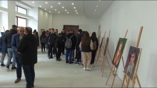 Çelet ekspozita ‘Një çast krijimi’ në Gjirokastër, mbi 60 punime artistike nga piktorët e rinj