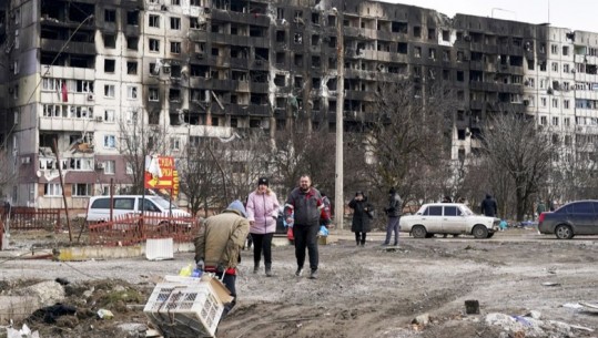 Nënkryetari i Bashkisë së Mariupolit: Qyteti është shkatërruar, njerëzit hanë tre vakte në javë