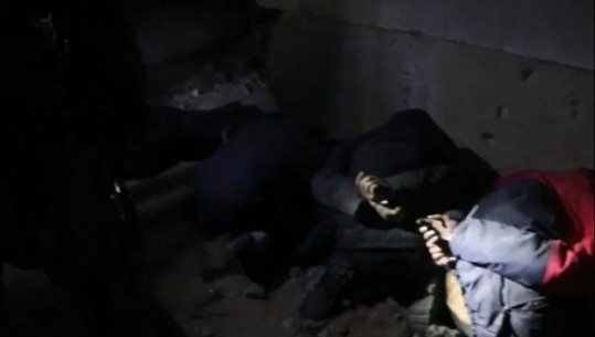 Tmerr në Bucha, ushtria ukrainase publikon VIDEO nga dhoma e torturave 