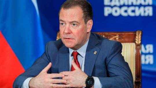 Medvedev: Rusia do t'i përgjigjet me forcë dëbimeve të diplomatëve të saj
