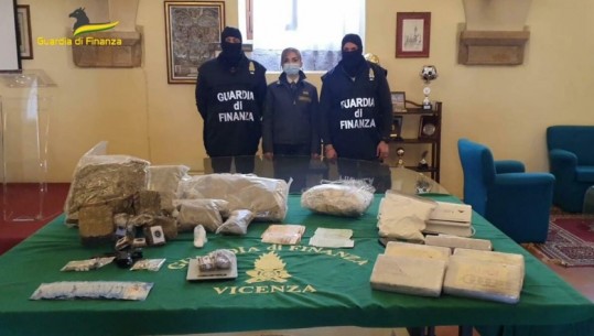 Operacioni i ‘Guardia Di Finanza’, sekuestrohet sasi droge me vlerë 1 milionë euro! Prangosen 2 shqiptarë, në kërkim një tjetër