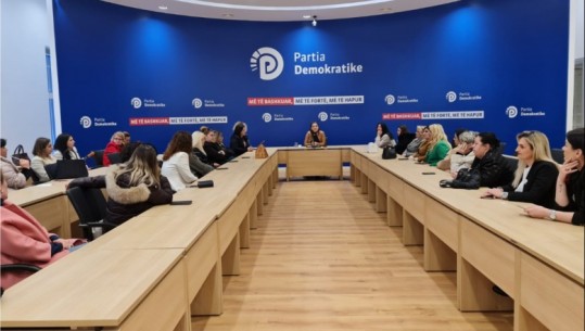 Vokshi mbledh LDGSH në selinë e PD, sulmon Bashën: Mori vendime përçarëse, detyrë e grave demokrate të kontribuojnë për bashkimin