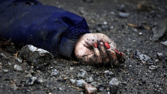 Ukrainë: Rusët dogjën trupat e 6 civilëve në trotuar