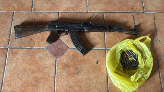 Iu gjet kallashnikov e municion luftarak në banesë, arrestohet në Tiranë një 31-vjeçar