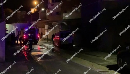 Digjen dy automjete të parkuara në Vlorë, dyshohet e qëllimshme! Forca të shumta policie rrethojnë zonën (VIDEO)