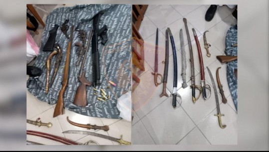 Zbulohet një arsenal armësh në Tiranë, arrestohet 38-vjeçari! I gjenden edhe disa shpata