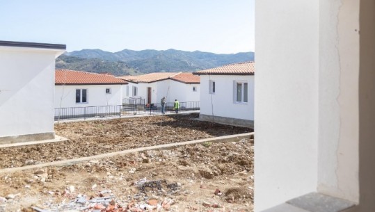 FOTOT/ Pas 61 shtëpive të para, gati dhe 74 banesa të tjera në Ndroq, drejt përfundimit lagjia e re