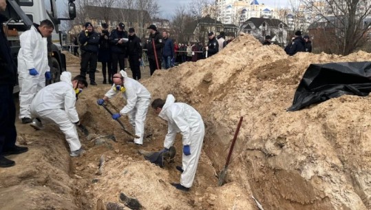 Zhvarrosen trupat nga varri masiv në Bucha, prokurorët: Do identifikojmë të përfshirët në këtë masakër 