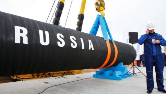 Merret vendimi, presidenti Biden nënshkruan një ndalim të importit të naftës nga Rusia