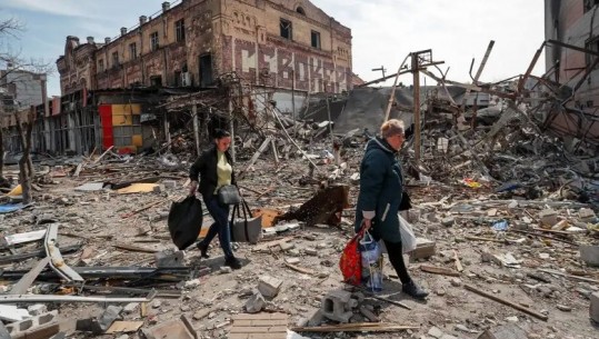 Ekspertët amerikanë: Rusët po përparojnë në Mariupol, qyteti është ndarë më dysh