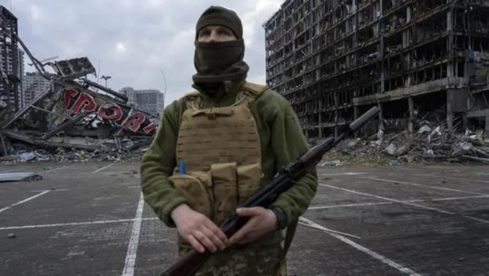 Rusia u ndryshon kontratën e ushtarëve: Përgjegjësi penale për ata që nuk shkojnë në luftë
