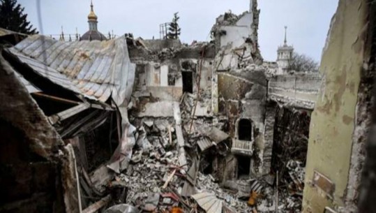 FOTO/ Mariupoli në rrënoja teksa ofensiva ruse intensifikohet