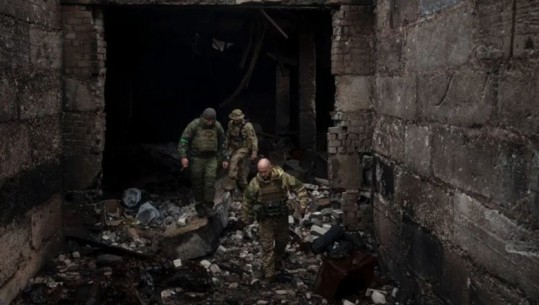 Kievi konfirmon dorëzimin e marinsave në Mariupol: Nuk janë 1 mijë, por shumë më pak