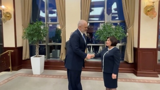 Dalin pamjet/ Rama takim me Kryetaren e Kuvendit të Azerbajxhanit