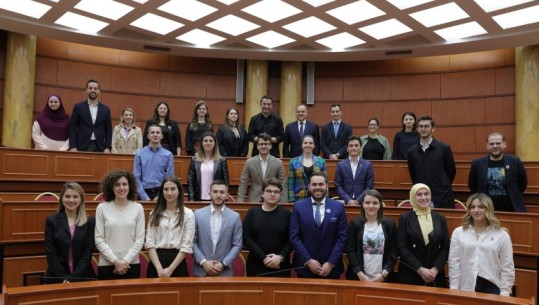 ‘Kryeqyteti Evropian i Rinisë’, Veliaj pret 24 të rinj nga Ballkani Perëndimor: Këtë vit mbi 1 mijë aktivitete, sillni në Shqipëri edhe miqtë tuaj