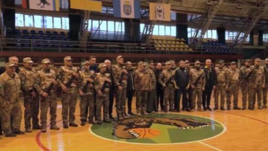Futbollistët ukrainas i bashkohen ushtrisë për ta ndihmuar