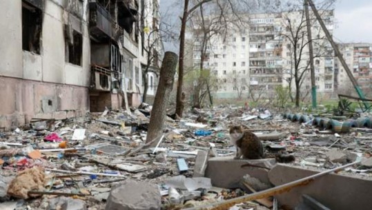 Kievi: Bombardohet një spital afër Mariupolit, 300 njerëz nën rrënoja