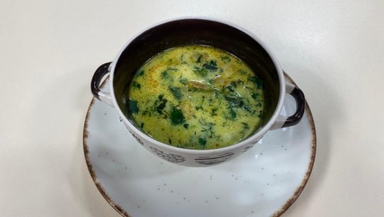 Supë plot shije me jeshillëqe dhe sallam nga zonja Albana