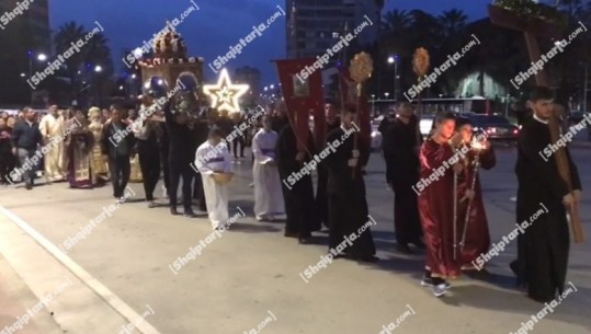 Sot e ‘Premtja e Zezë’, besimtarët ortodoksë kremtojnë në të gjithë vendin: Nuk ka gëzim më të madh se këto festa, mbarësi për të gjithë shqiptarët