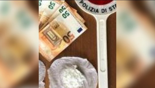 Fshehu kokainën në çorape, gati për ta shitur, arrestohet 20-vjeçari shqiptar në Itali