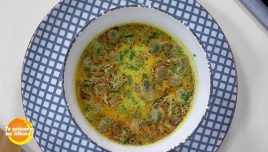 Supë me kërpudha, majdanoz dhe limon nga zonja Albana