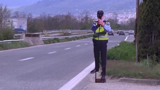 Policë kartoni në rrugë? Mënyra gjeniale që do të vihet në zbatim në verë për të ‘trembur’ shoferët në Maqedoninë e Veriut (FOTO)