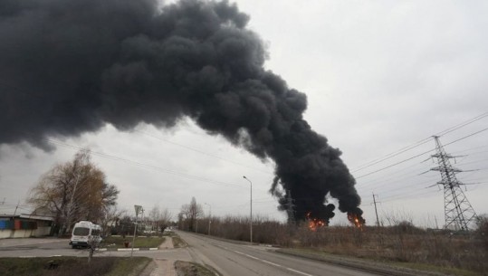 Kulemzi: Kievi bombardon një depo nafte në Donetsk