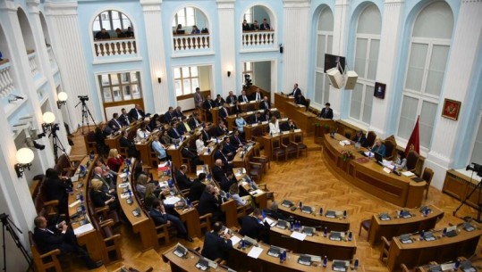 Dritan Abazoviç zgjidhet kryeministër i Malit të Zi 