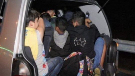 Gjirokastër, marrin në furgon 11 emigrantë të paligjshëm për t’i çuar drejt Tiranës, por i zbresin në rrugë dhe i grabisin! Arrestohet i 21-vjeçari, në kërkim shokët e tij