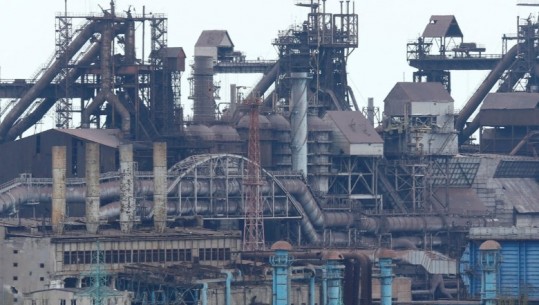 Zelensky : Evakuohen 100 persona nga fabrika e çelikut në Mariupol 