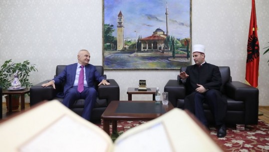 Meta takon Kryetarin e Komunitetit Mysliman, uron besimtarët për Fitër Bajramin: Festë që na fton të forcojmë ndjenjën e solidaritetit