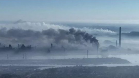 Kievi: Rusia ka rinisur sulmet në fabrikën e çelikut në Mariupol