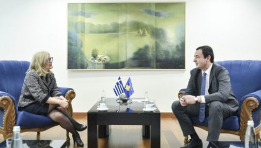 Kurti takohet me zyrtaren greke, kërkesë për njohjen e Kosovës