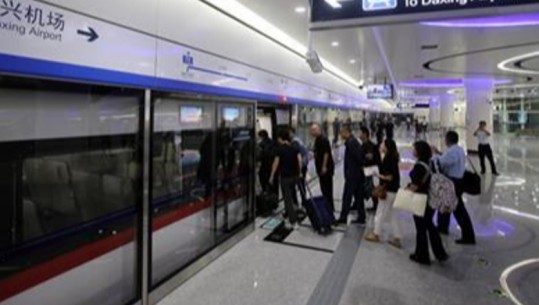 Pekini mbyll disa metro për të parandaluar përhapjen e COVID-19