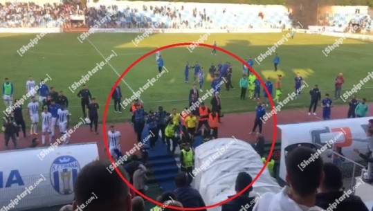 Tirana barazon me Teutën, mbetet pezull festa për titullin! Tensione në fund të ndeshjes, VIDEO nga momenti kur tifozët bardheblu godasin me shishe uji arbitrin