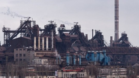 Evakuohen 500 civilë nga fabrika në Mariupol, 200 të tjerë janë ende brenda