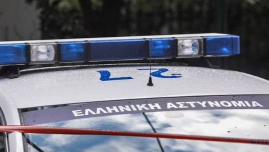 Krim i rëndë në Greqi, prindër të dy fëmijëve, 55-vjeçari mbyt gruan dhe më pas tenton të vetëvritet