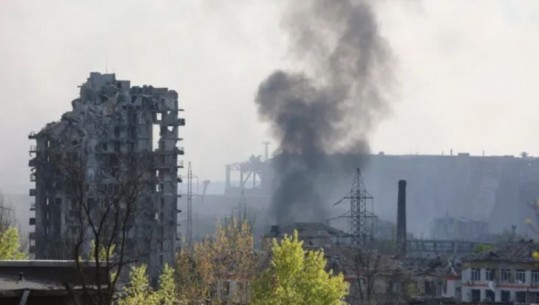 Mariupol/ Rusët qëllojnë makinën që po transportonte civilët për t’i evakuuar nga fabrika e çelikut, 1 i vdekur