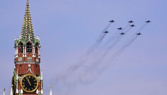 Anulohet shfaqja ajrore në Sheshin e Kuq, zëdhënësi i Kremlinit: Shkak kushtet e motit