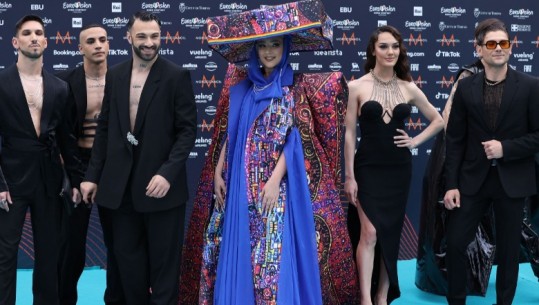 E akuzoi për vjedhje, Niko Komani i kthen përgjigje stilistit brazilian për veshjen e Ronela Hajatit