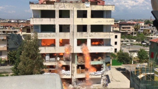 VIDEO/ U dëmtua nga tërmeti, shembet me shpërthim pallati në lagjen e plazhit në Durrës 