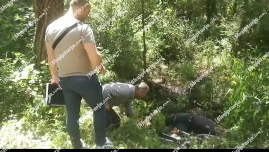 Turisti skocez gjen të vdekur një 41-vjeçar në pyllin e Divjakës, dyshohet se ka ndërruar jetë pas një aksidenti