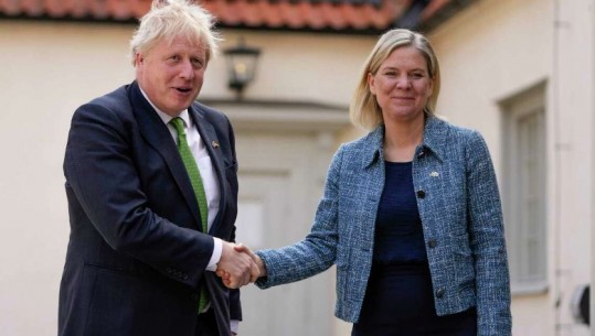 Suedia dhe Britania nënshkruajnë marrëveshje për mbrojtje para vendimit për anëtarësimin në NATO
