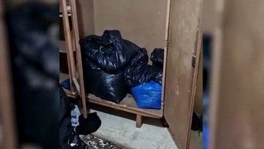 Tiranë/ I grabitën varësen e floririt një qytetareje dhe iu gjetën 23 kg kanabis e 27 pako drogë në formë çokollate në banesë, në pranga katër të rinj (VIDEO)
