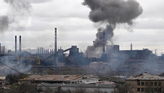 Kievi: Fabrika në zjarr! Ofensivë e re kundër fabrikës së çelikut në Mariupol!