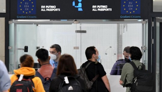 BE-ja heq detyrimin për mbajtje e maskave gjatë udhëtimeve ajrore