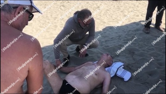 I moshuari pësoi parainfarkt në det, kryebashkiaku i Vlorës Dritan Leli i jep ndihmën e parë (VIDEO)