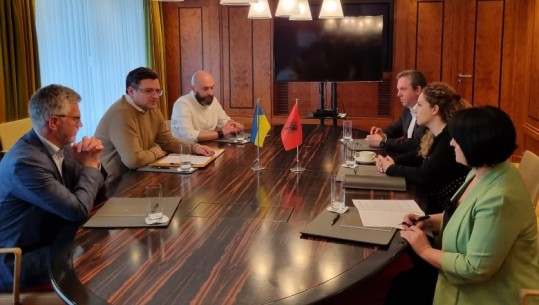 Mblidhet NATO në Berlin, Ministrja e Jashtme takon homologun ukrainas: Do bëjmë gjithçka që lufta të përfundojë