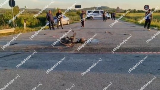 Përplasi për vdekje 67-vjeçari me motor në aksin Fier-Seman, braktis ‘Audin’ që ra në kanal shoferi, në kërkim nga policia