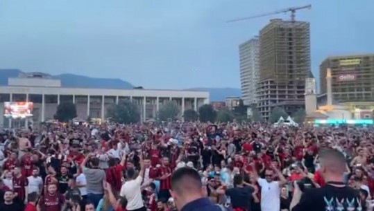 Milan fiton kampionatin pas 11 vitesh! Shpërthen festa edhe në Tiranë, tifozët kuqezinj i vënë ‘flakën’ kryeqytetit (VIDEO)
